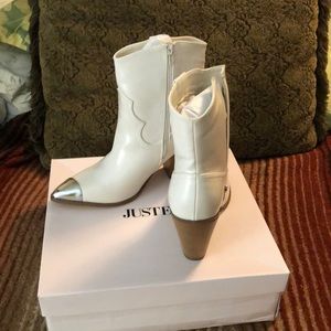 Creme-colored, silver tip Western bootie.